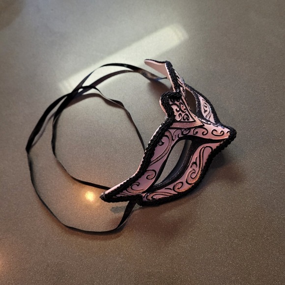 Adult Ladies Black and Pink Parisian Mask Masquerade With Adjustable Straps 0/S - Picture 2 of 3